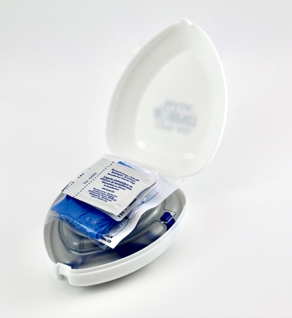 Santinel - boite ouverte - Masque de RCR (avec valve, gants et étui rigide)