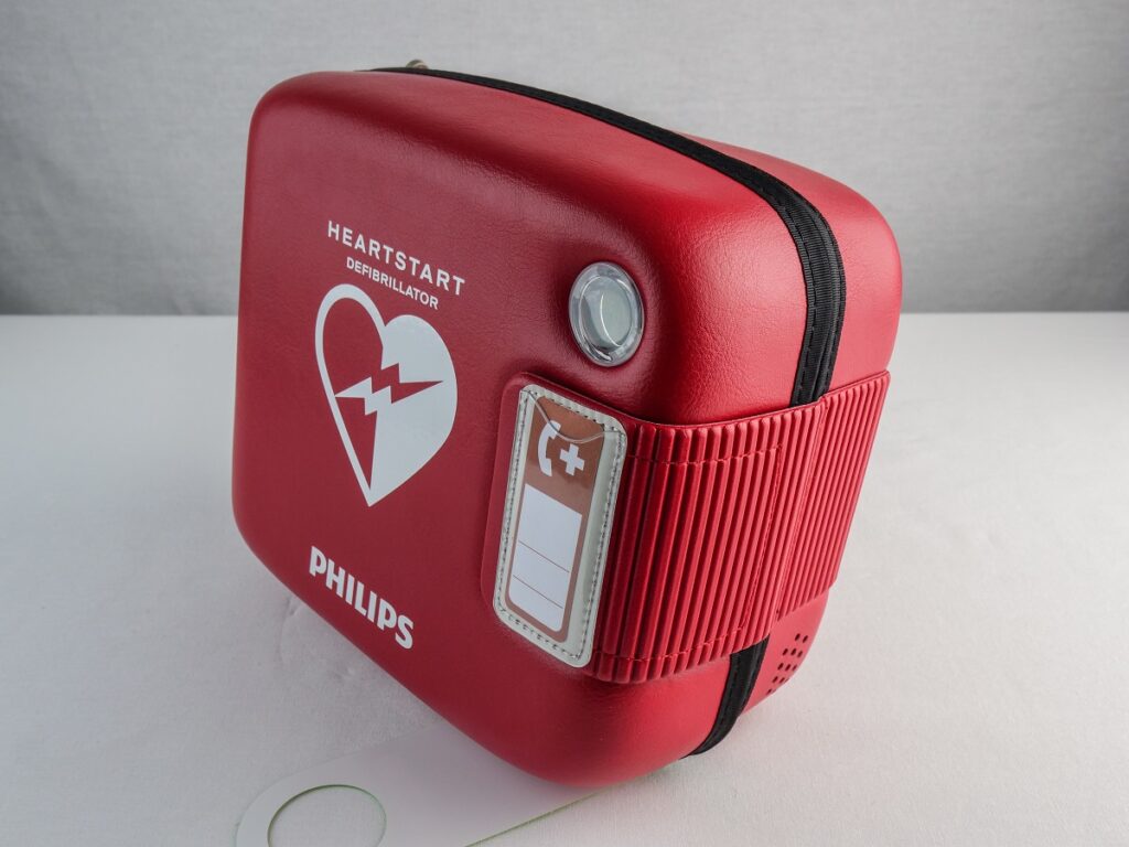 Santinel - Ensemble défibrillateur HeartStart FRx et accessoires (Fr) - Trousse vue de face de côté
