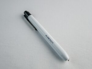 Lampe-stylo pour examen des yeux - Santinel