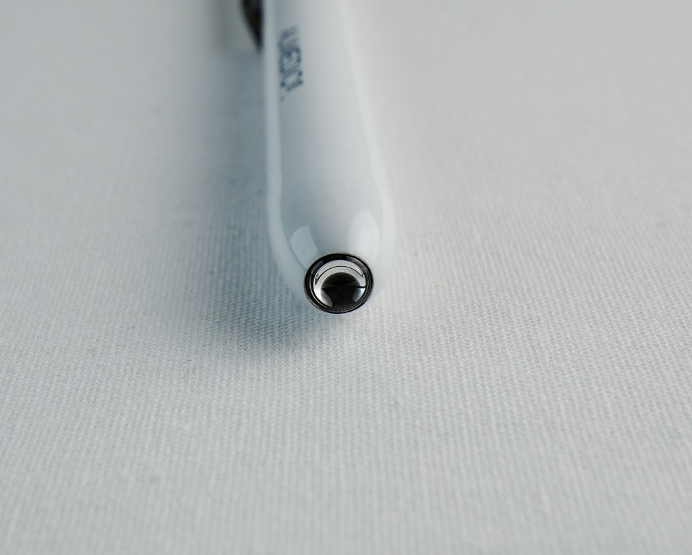 Santinel - Lampe-stylo pour examen des yeux - bout du stylo gros plan